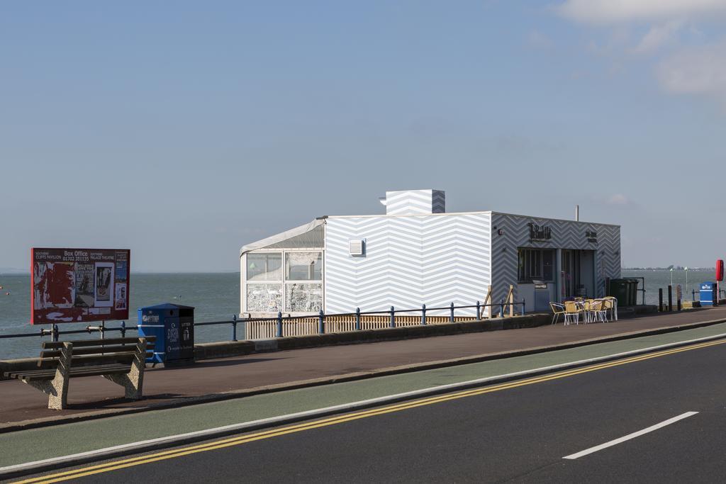 Southend Guest House - Close To Beach, Train Station & Southend Airport Exteriör bild