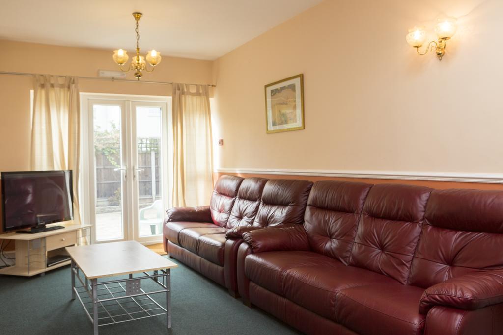 Southend Guest House - Close To Beach, Train Station & Southend Airport Exteriör bild